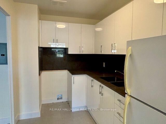 Property Photo:  515 North Service Road 2-109  ON L5A 1B3 