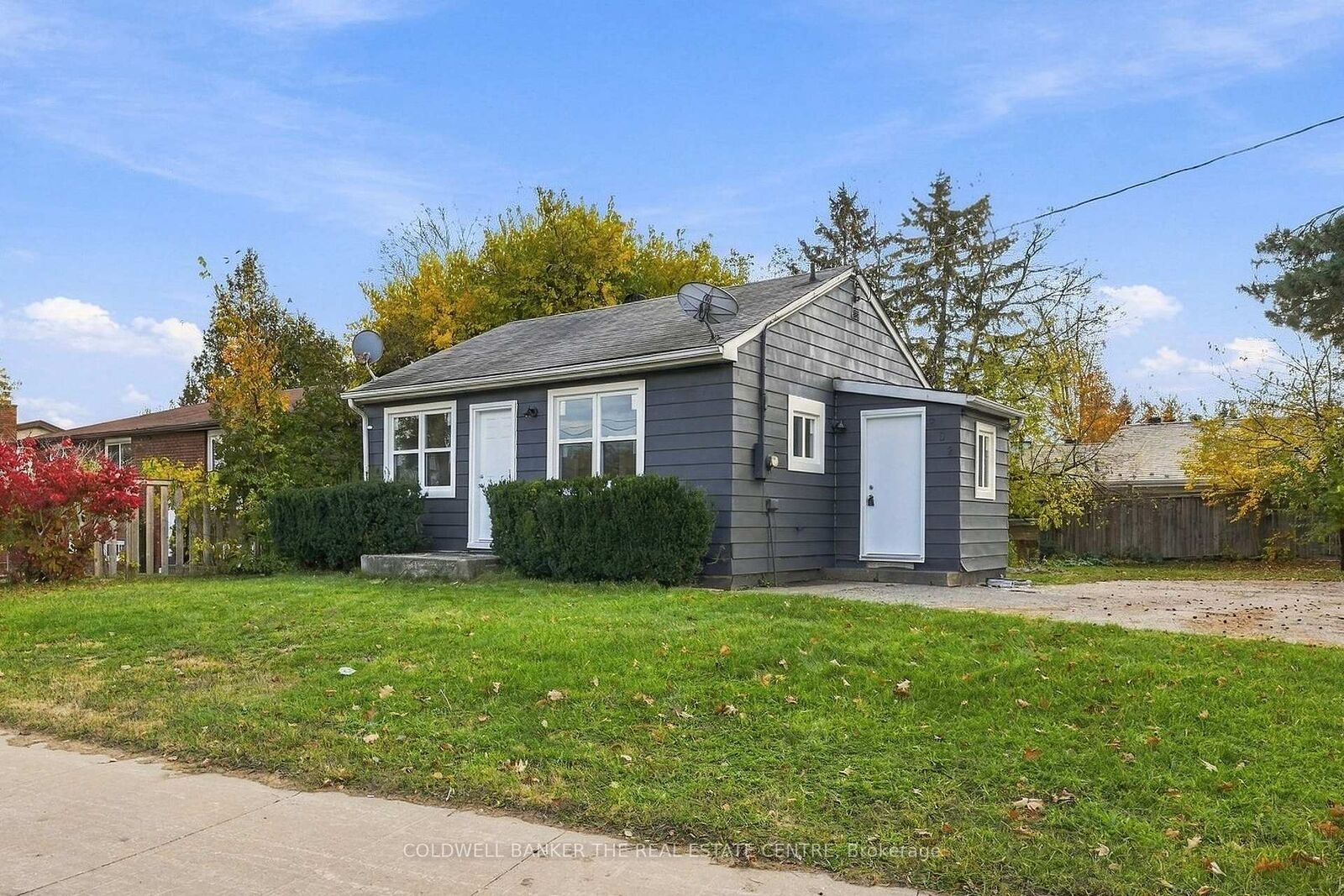 Property Photo: 202 Ferndale Drive N ON L4N 9W1
