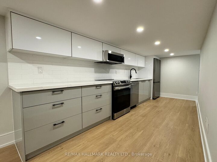 Property Photo:  116 Bellevue Avenue Bsmt  ON M5T 2N9 