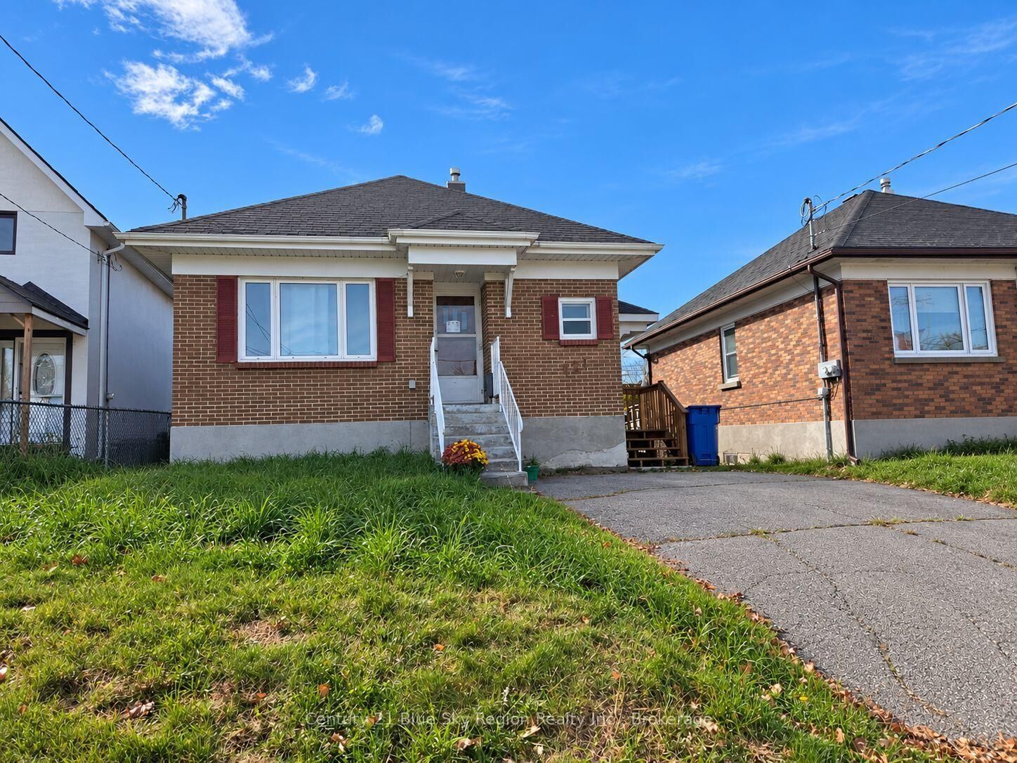 Property Photo: 421 Worthington St E N/A ON P1B 1H4