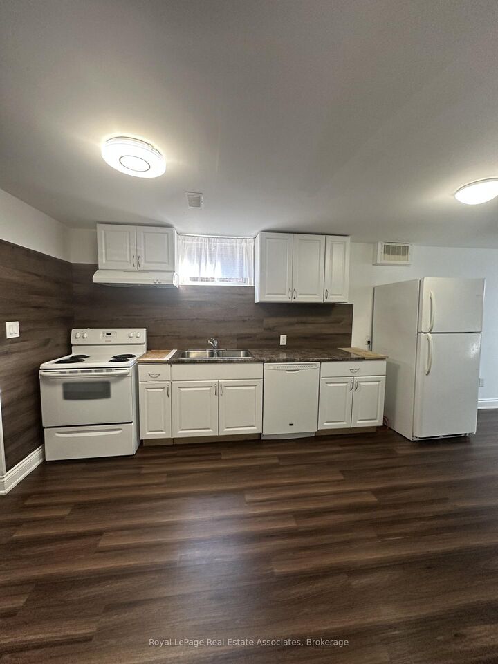 Property Photo:  1590 Coram Crescent  ON L4X 1K9 