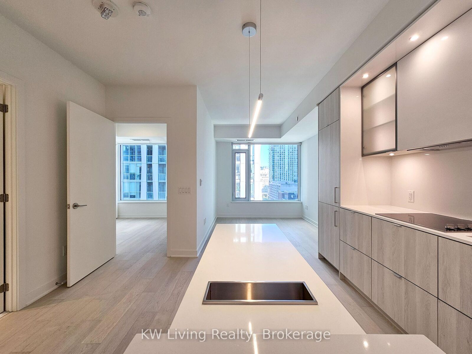 Property Photo:  11 Yorkville Avenue 1309  ON M4W 0B7 