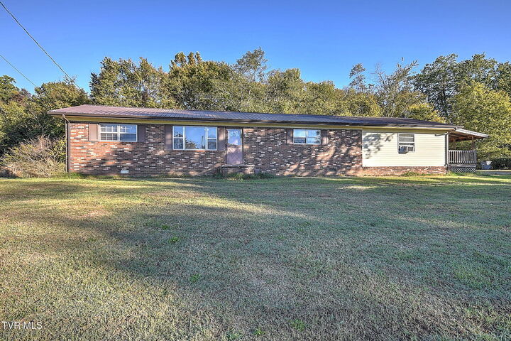 Property Photo: 2040 Roe Junction Road TN 37813