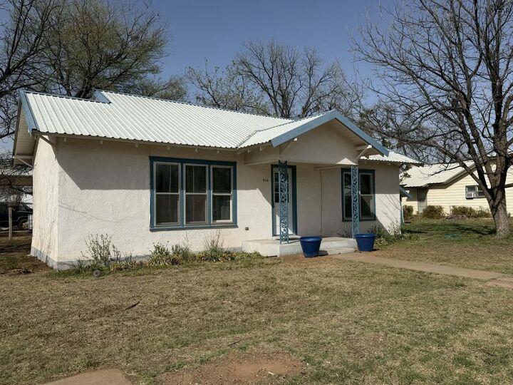 Property Photo: 410 W Reiman Street TX 76380