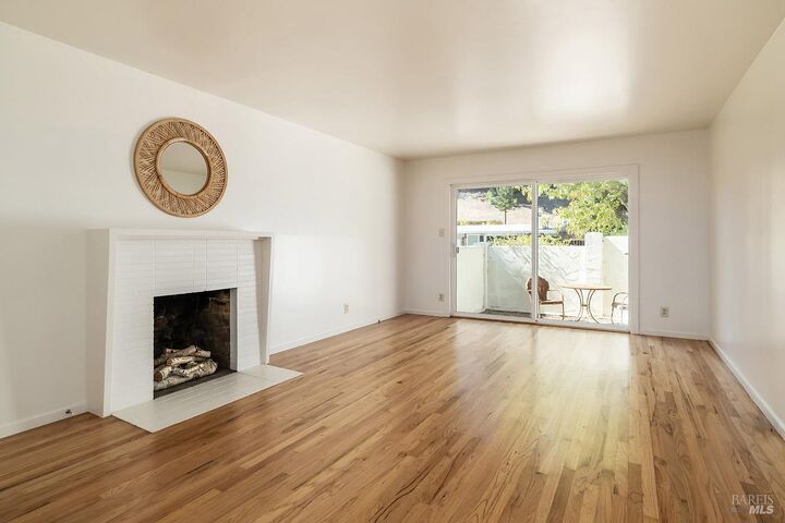 Property Photo:  40 44 Elizabeth Way  CA 94901 