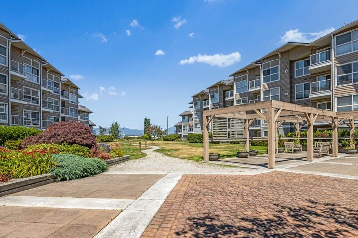 Property Photo:  5880 Dover Crescent 427  BC V7C 5P5 