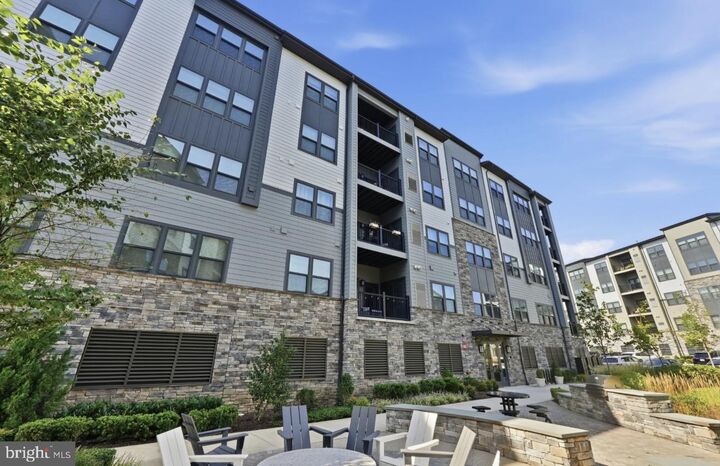 Property Photo:  12875 Mosaic Park Way 4-D  VA 20171 