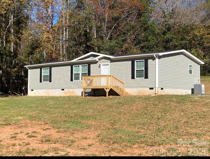 Property Photo: 1714 Old Amherst Circle NC 28655