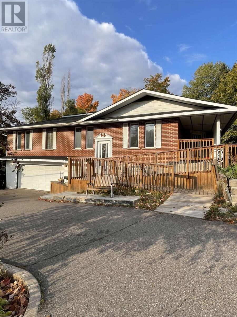 Property Photo:  401 Lake St  ON P6B 5N4 