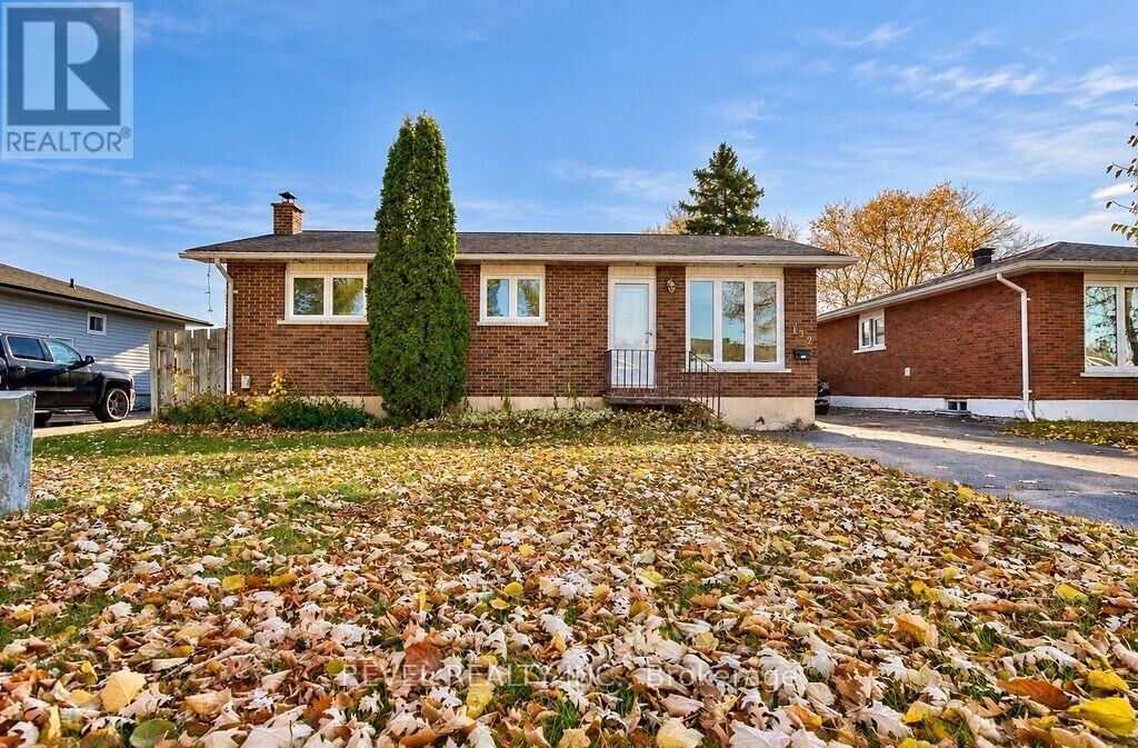 Property Photo:  132 Brock Avenue  ON P4N 7P1 