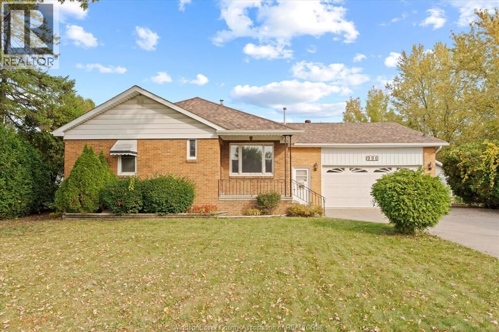 Property Photo:  990 Scofield Avenue  ON N9G 1L7 