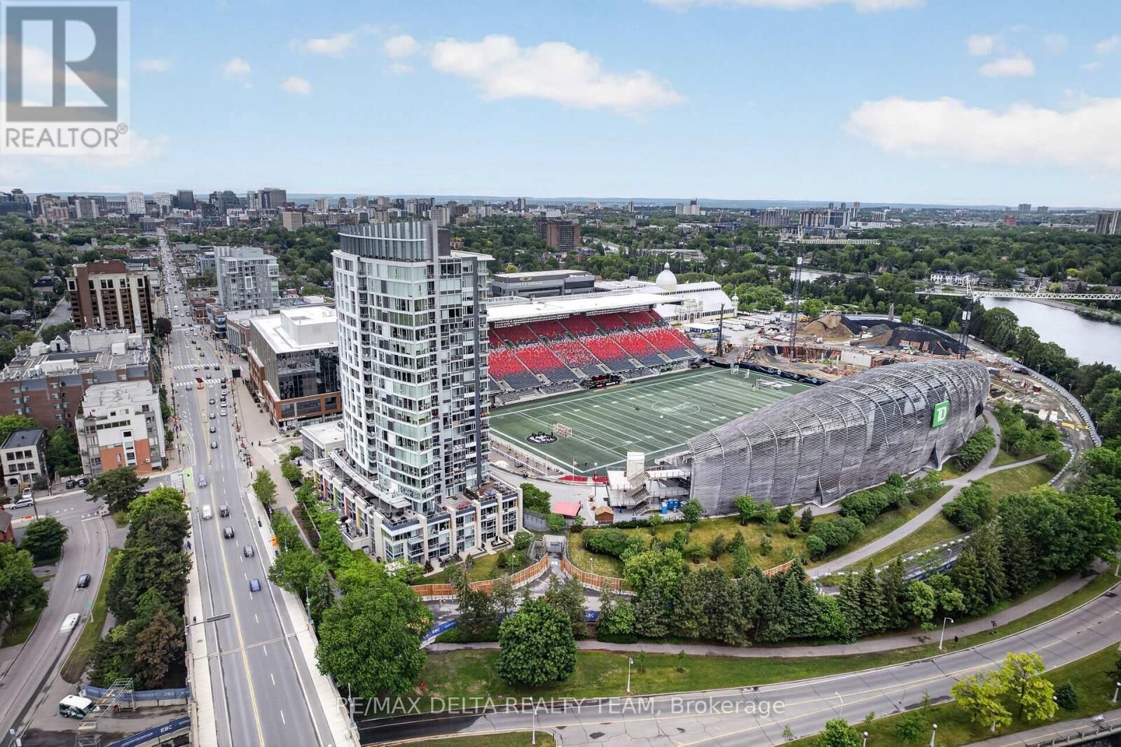 Property Photo:  1035 Bank Street 307  ON K1S 3W9 