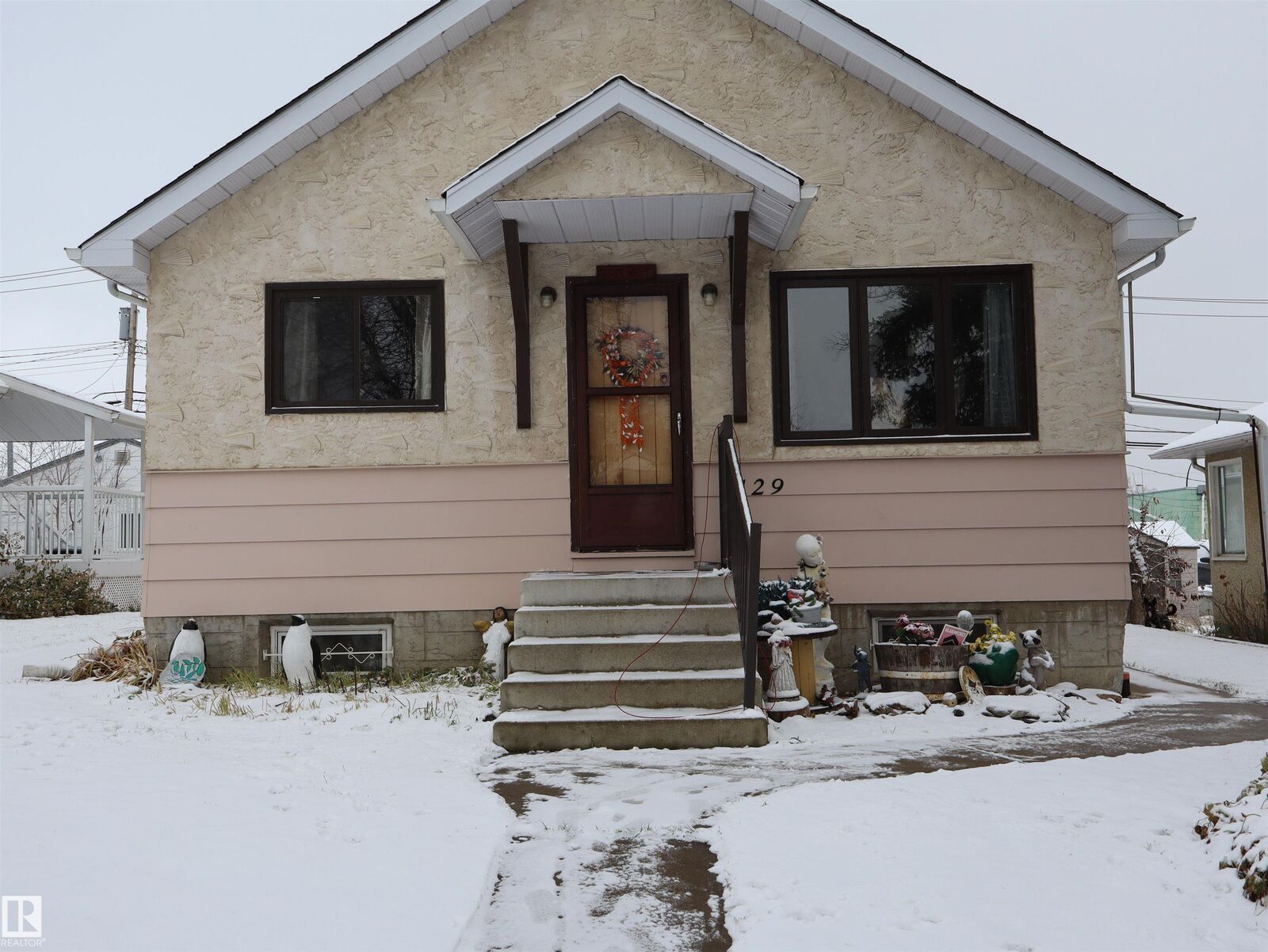 Property Photo:  5129 51 Street  AB T7N 1A1 