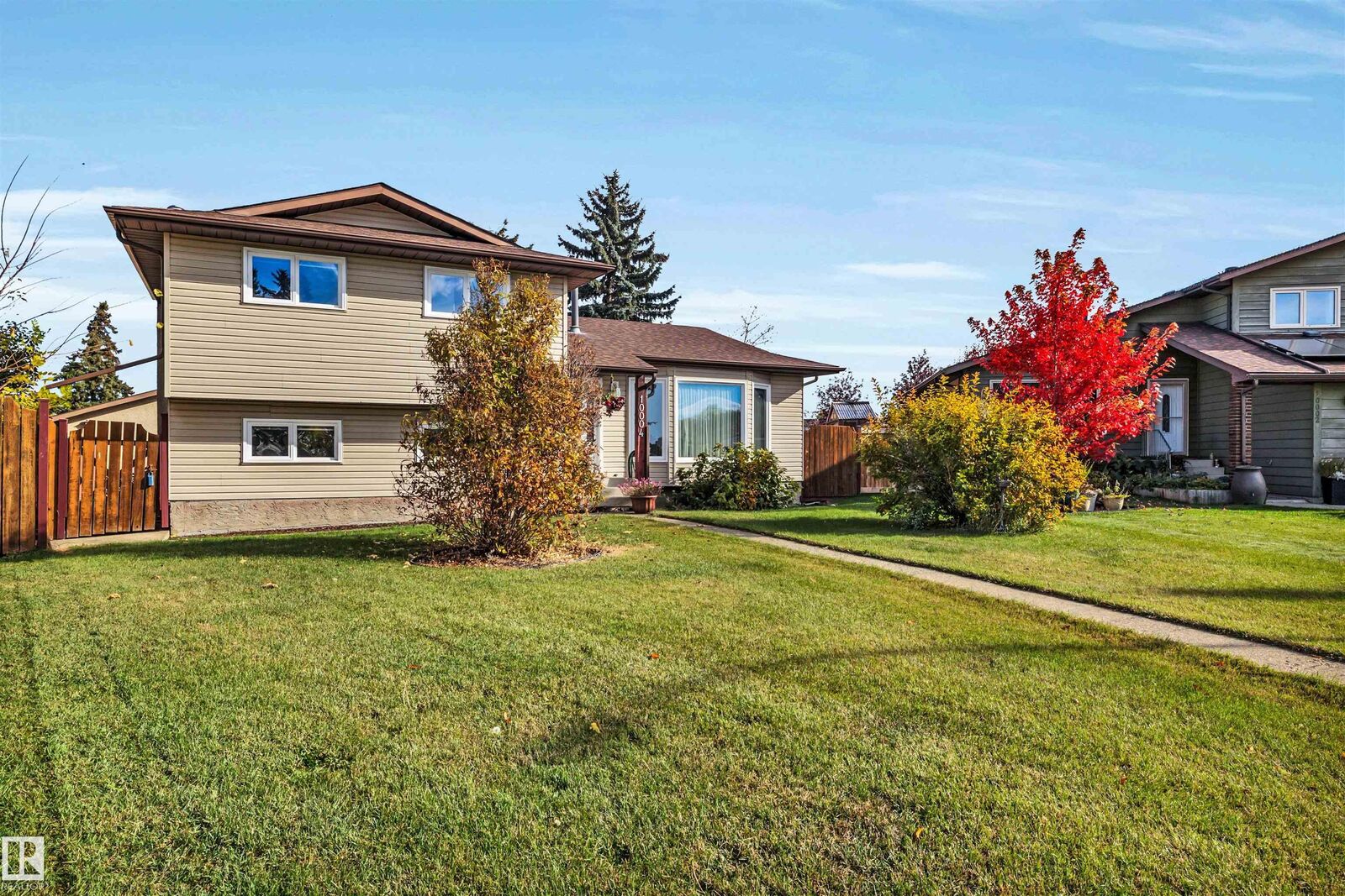 Property Photo:  10004 95 Avenue  AB T8R 1G4 