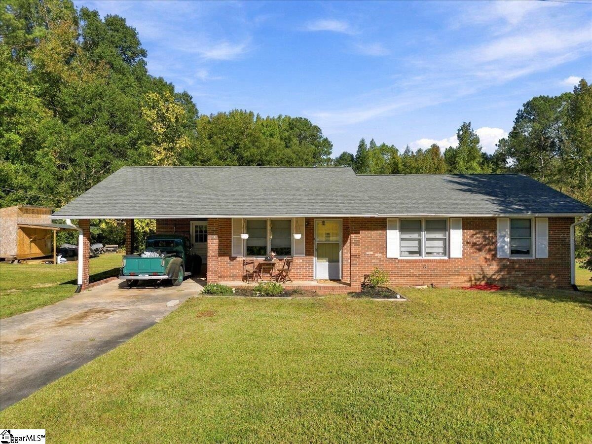 Property Photo:  205 Brentwood Drive  SC 29627 