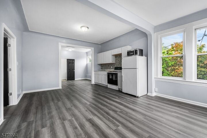Property Photo:  304 Ridgewood Ave 2  NJ 07112 