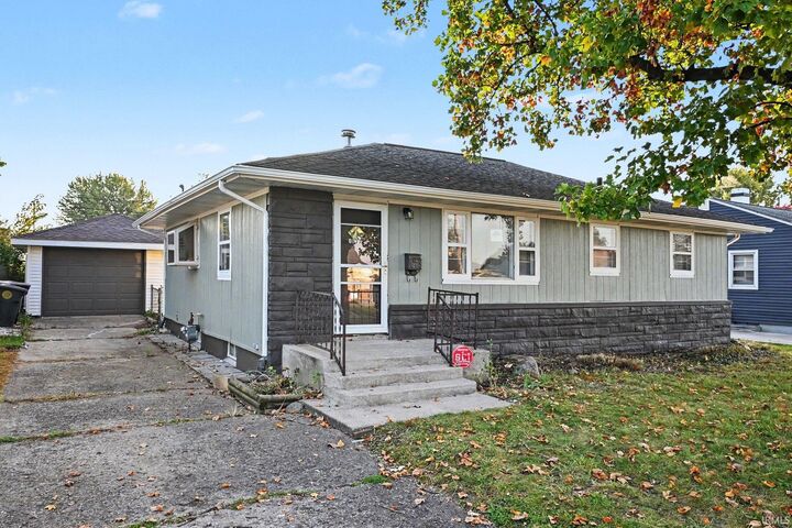 Property Photo: 1632 N Kenmore Street IN 46628-1447