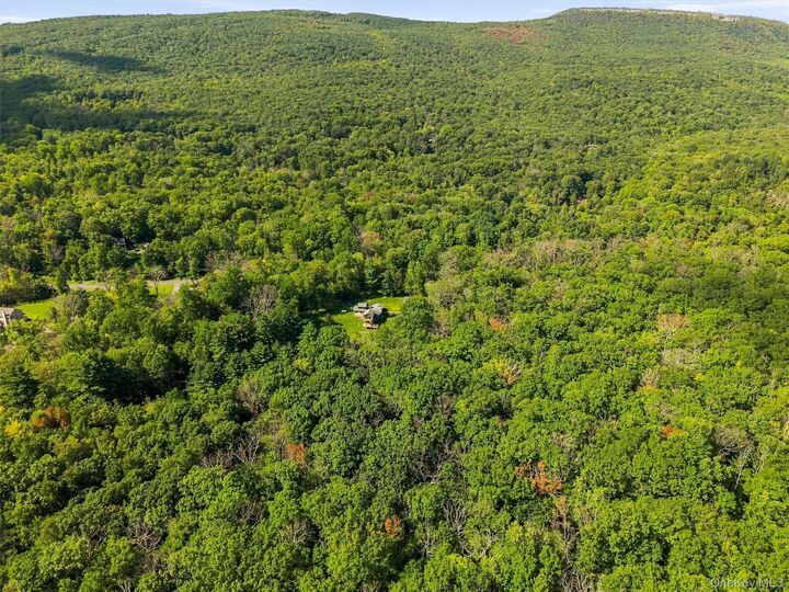 Property Photo:  474 Oregon Trail  NY 12566 