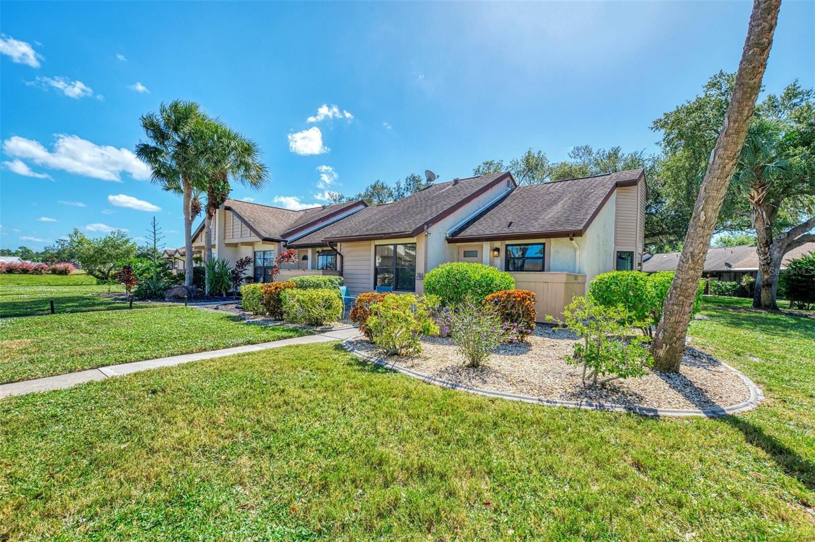 Property Photo: 5800 Niblick Place FL 34287
