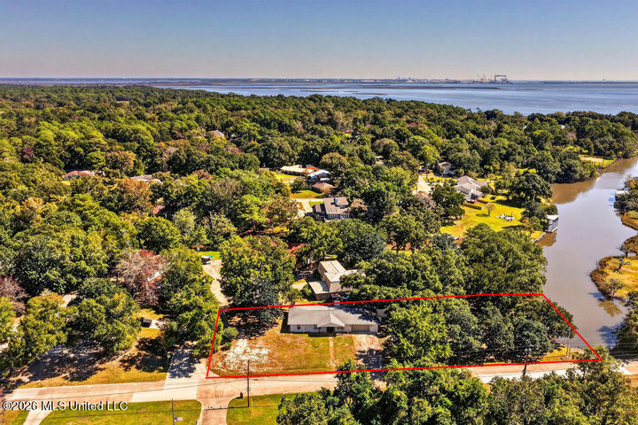 Property Photo:  1700 Seacliffe Drive  MS 39553 