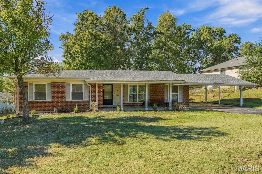 Property Photo:  1617 Redbluff Court  MO 63146 