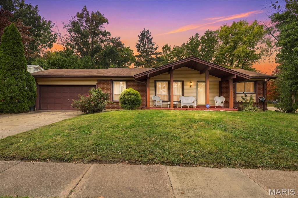 Property Photo: 1 Lancaster Court MO 63033