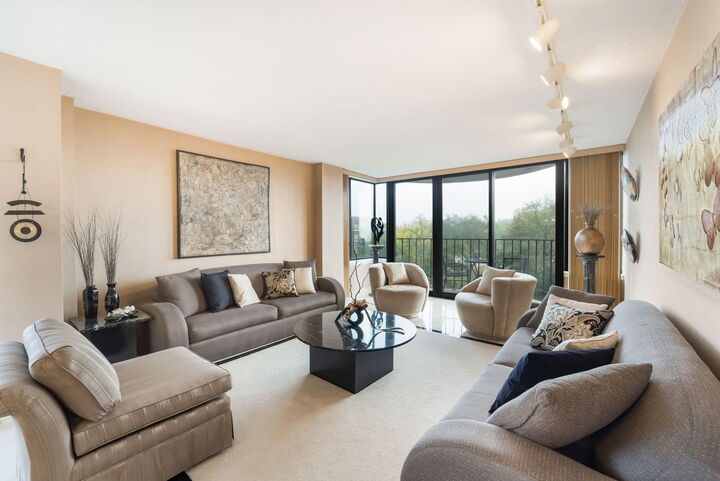Property Photo: 929 N Astor St WI 53202