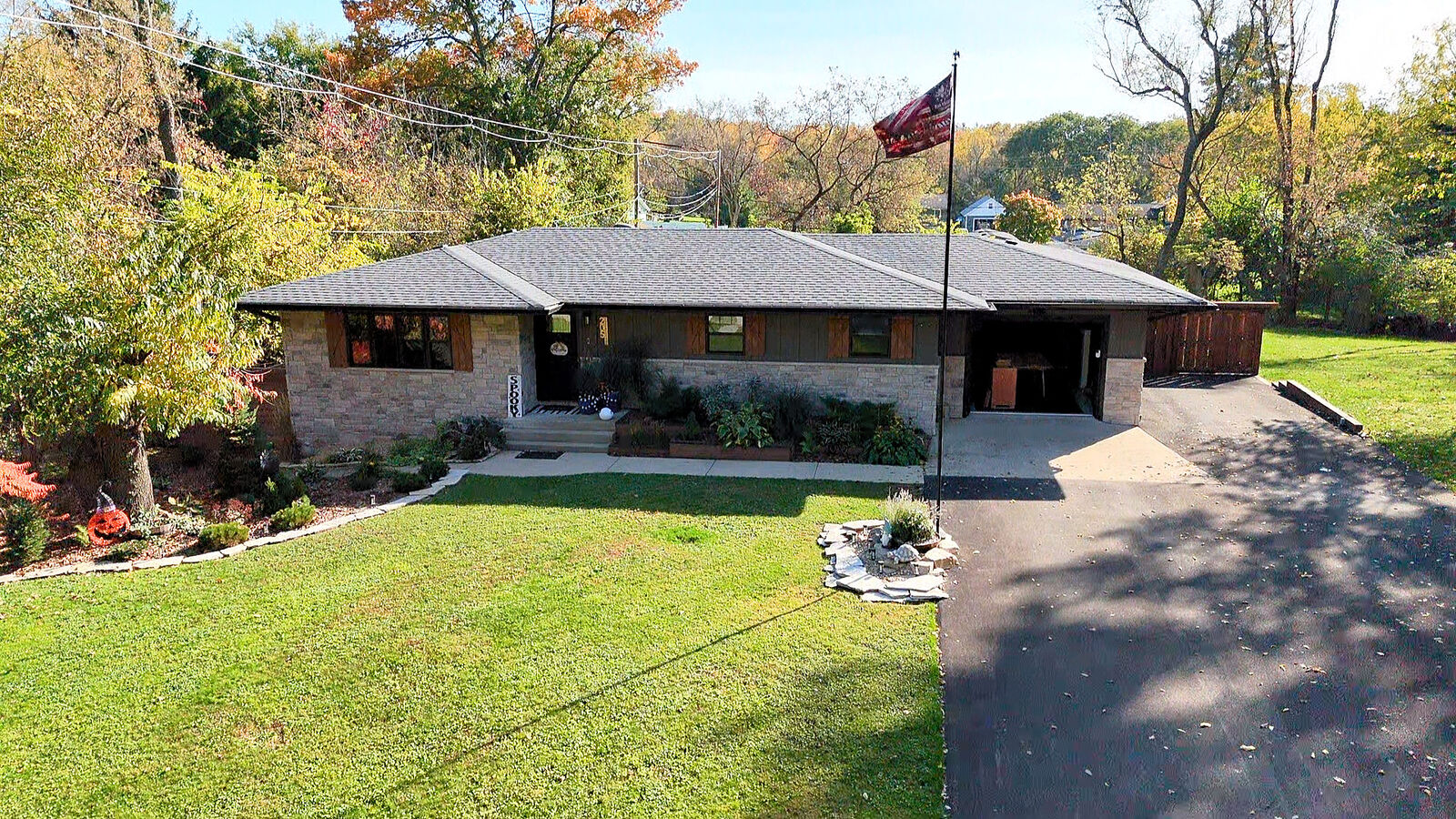 Property Photo: 205 Coventry Avenue IL 60081