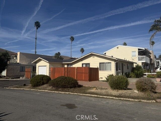 Property Photo:  401 Tahiti  CA 93442 
