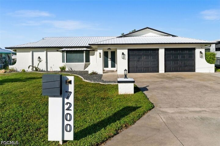 Property Photo:  7200 Reymoor Drive  FL 33917 