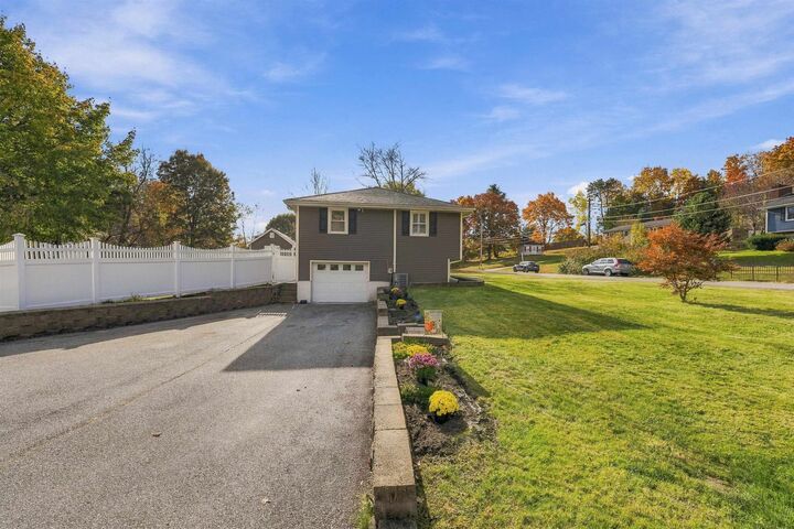 Property Photo: 34 Crestwood Circle NH 03079