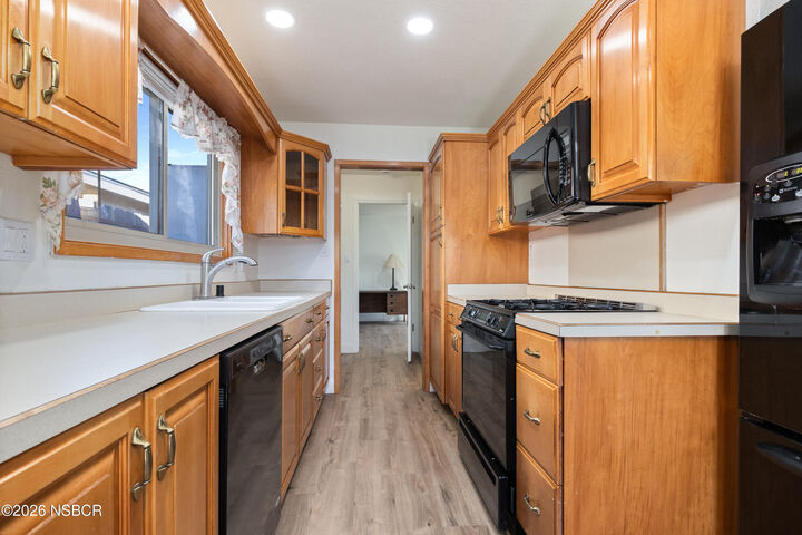 Property Photo:  525 N Seventh Street  CA 93436 