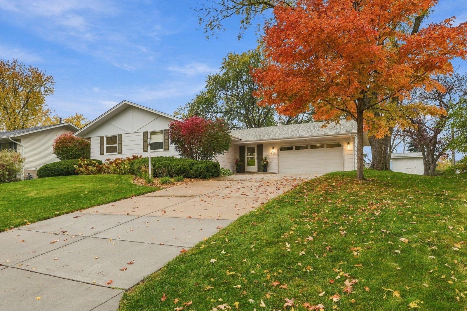 Property Photo:  620 Riviera Drive  MN 55112 