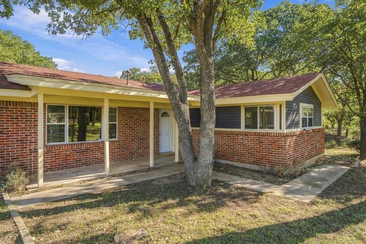 Property Photo: 260 County Road 4593 TX 76023
