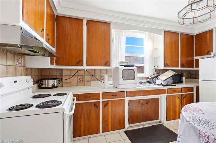 Property Photo: 126 Park Row S ON L8K 2J8