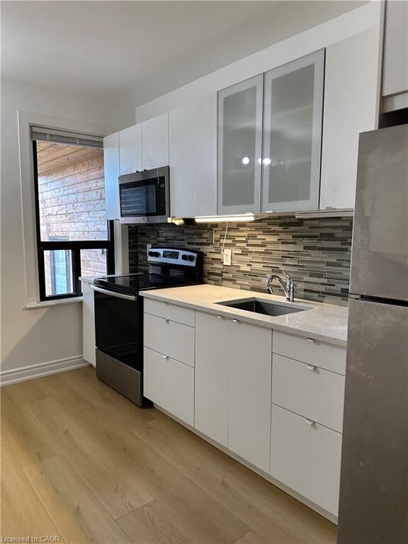 Property Photo:  135 Hope Street 1  ON M6K 1K2 