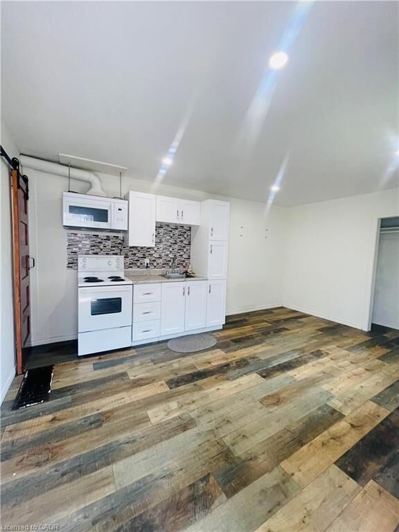Property Photo: 352 Dundas Street 4 ON N1R 5R2