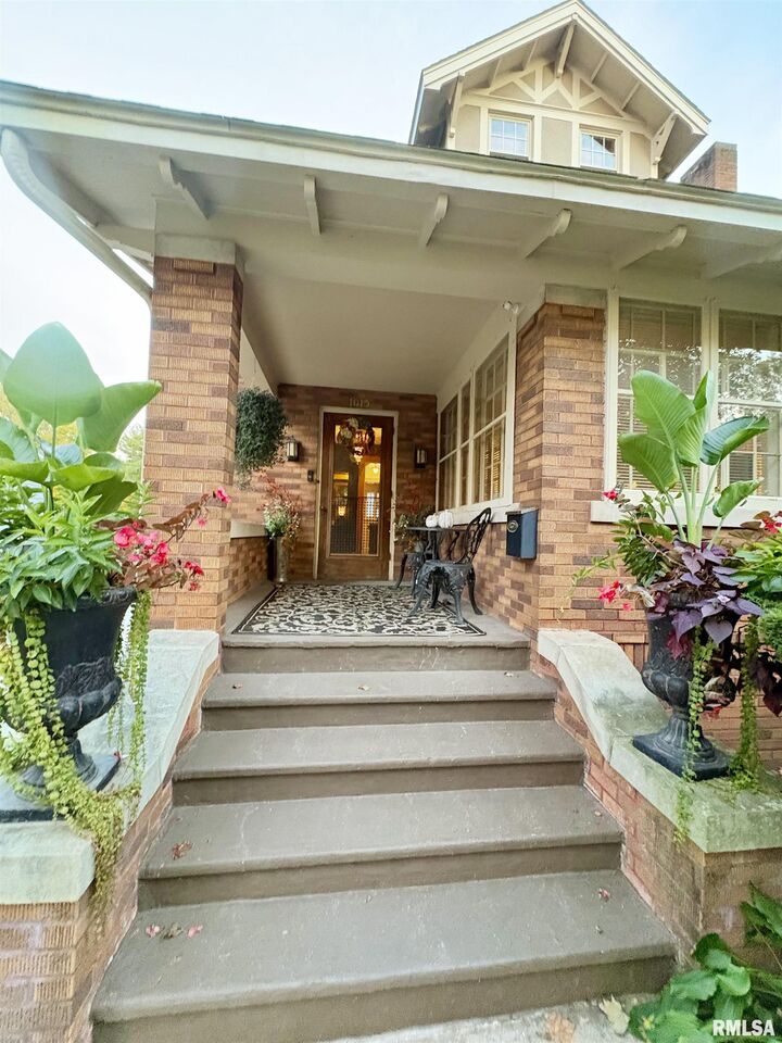 Property Photo: 1015 N Prairie Street IL 61401