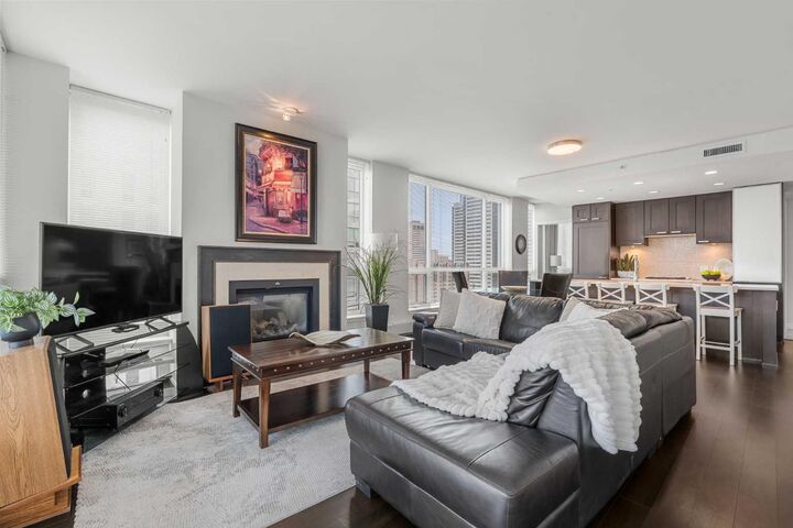 Property Photo:  222 Riverfront Avenue SW 1423  AB T2P 0X2 