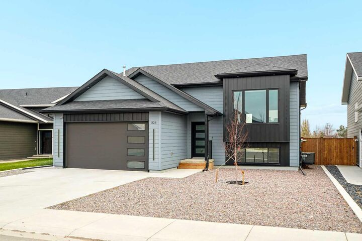 Property Photo:  325 9 Street N  AB T0K 1V0 