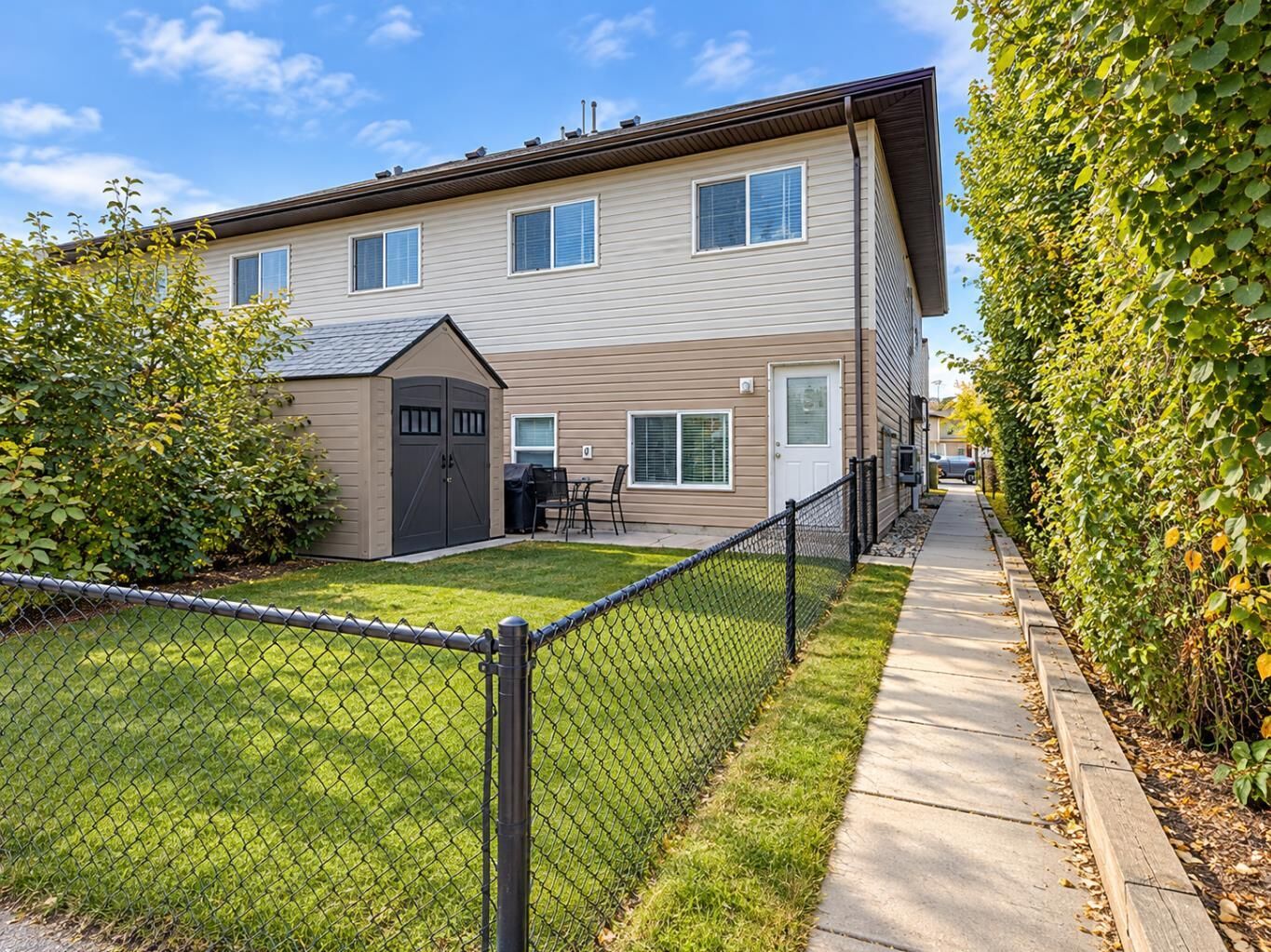 Property Photo:  111 4 Avenue D  AB T1P 1T5 