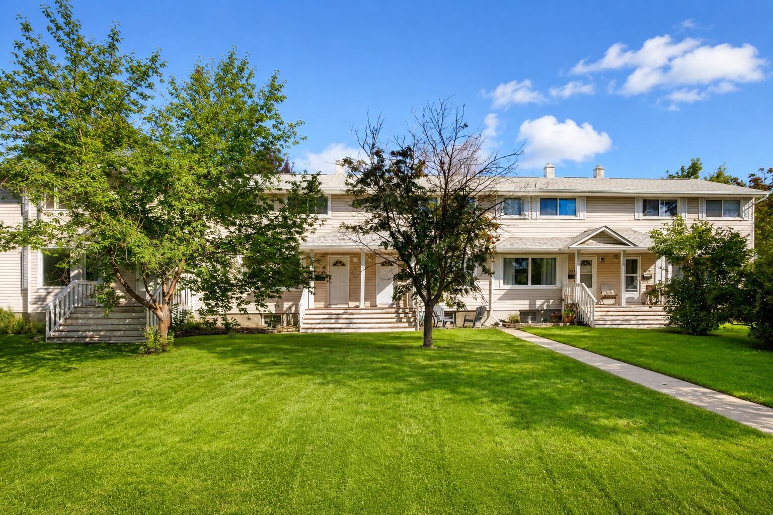 Property Photo:  554 Killarney Glen Court SW  AB T3E 7H4 