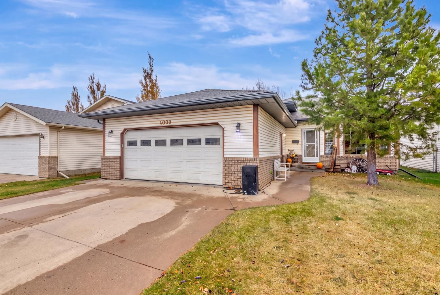 Property Photo:  4003 59 Avenue Close  AB T9V 2R9 
