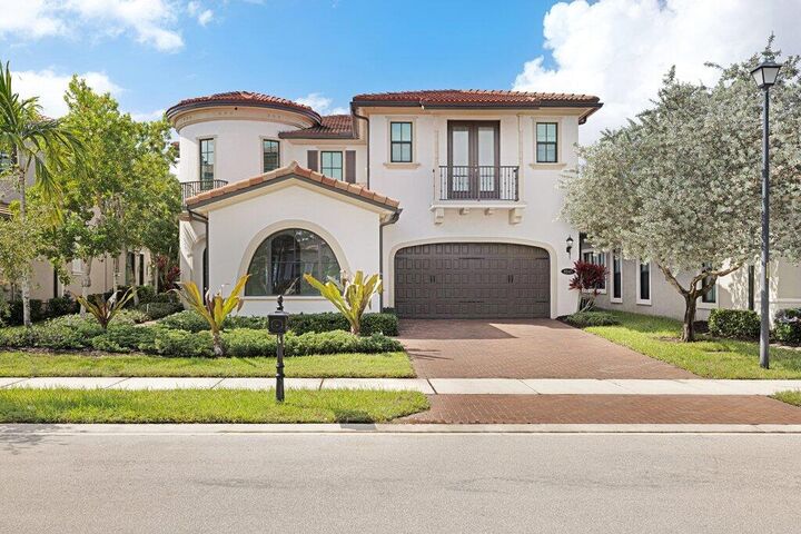 Property Photo: 8845 Watercrest Circle W FL 33076