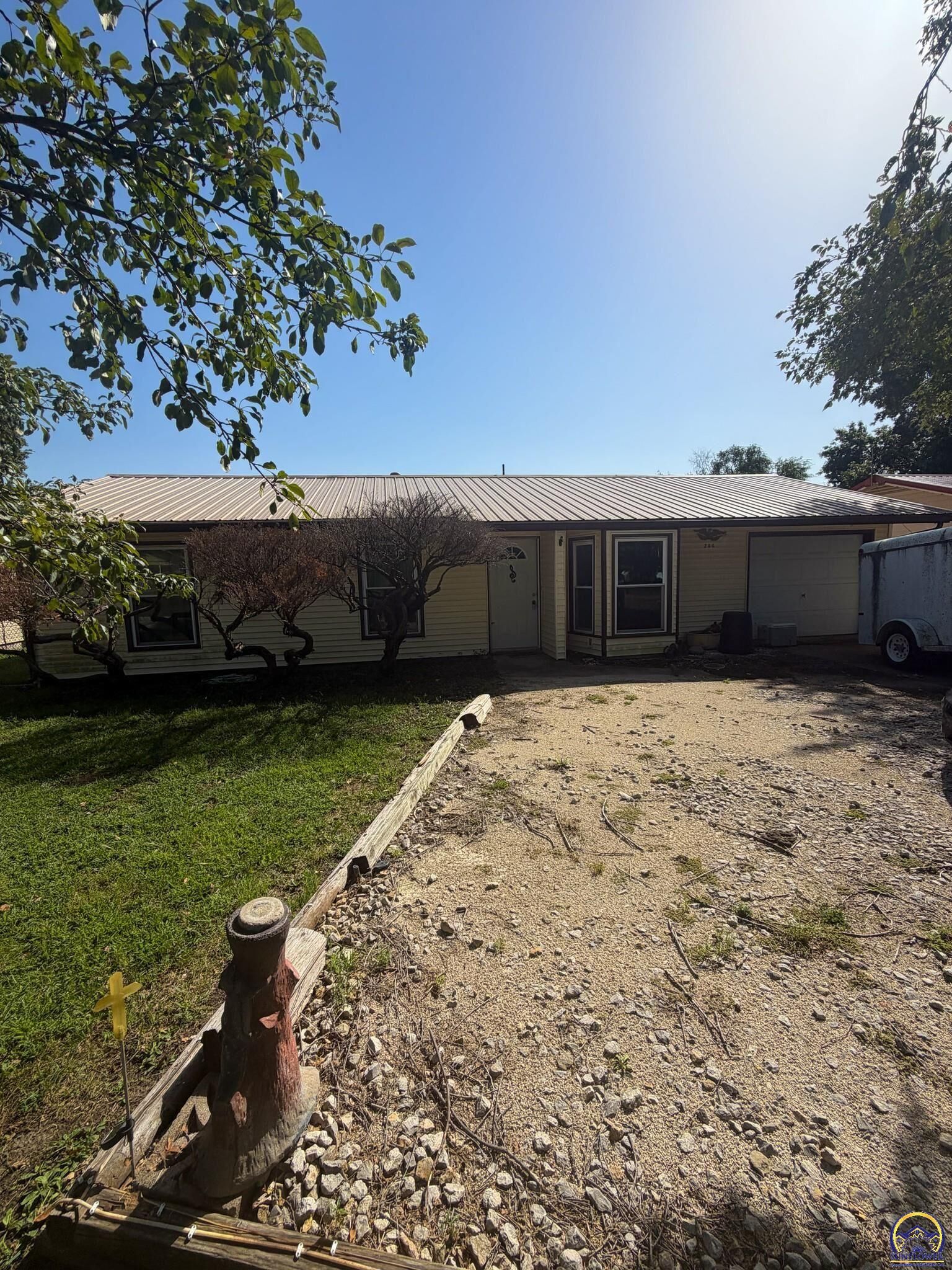 Property Photo:  206 Locust St  KS 66835 