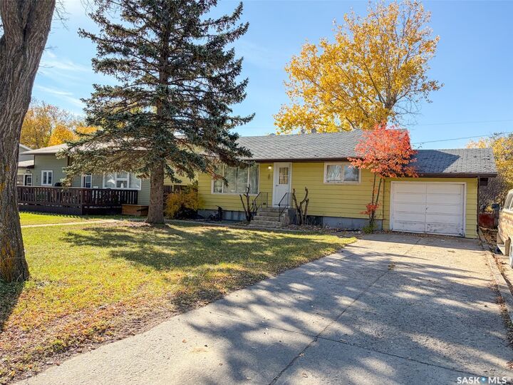 Property Photo:  777 3rd Street E  SK S0N 2M0 