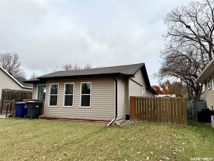 Property Photo:  64 10th Street NE  SK S4H 1G7 