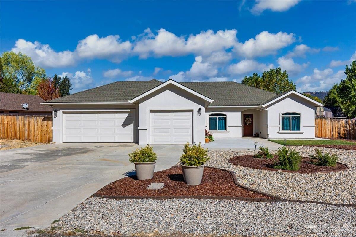 Property Photo:  29981 Caddy Lane  CA 93561 