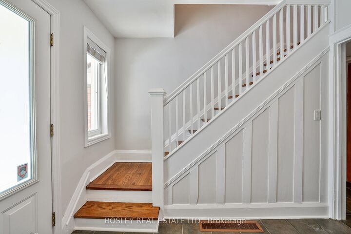 Property Photo:  262 Briar Hill Avenue  ON M4R 1J2 