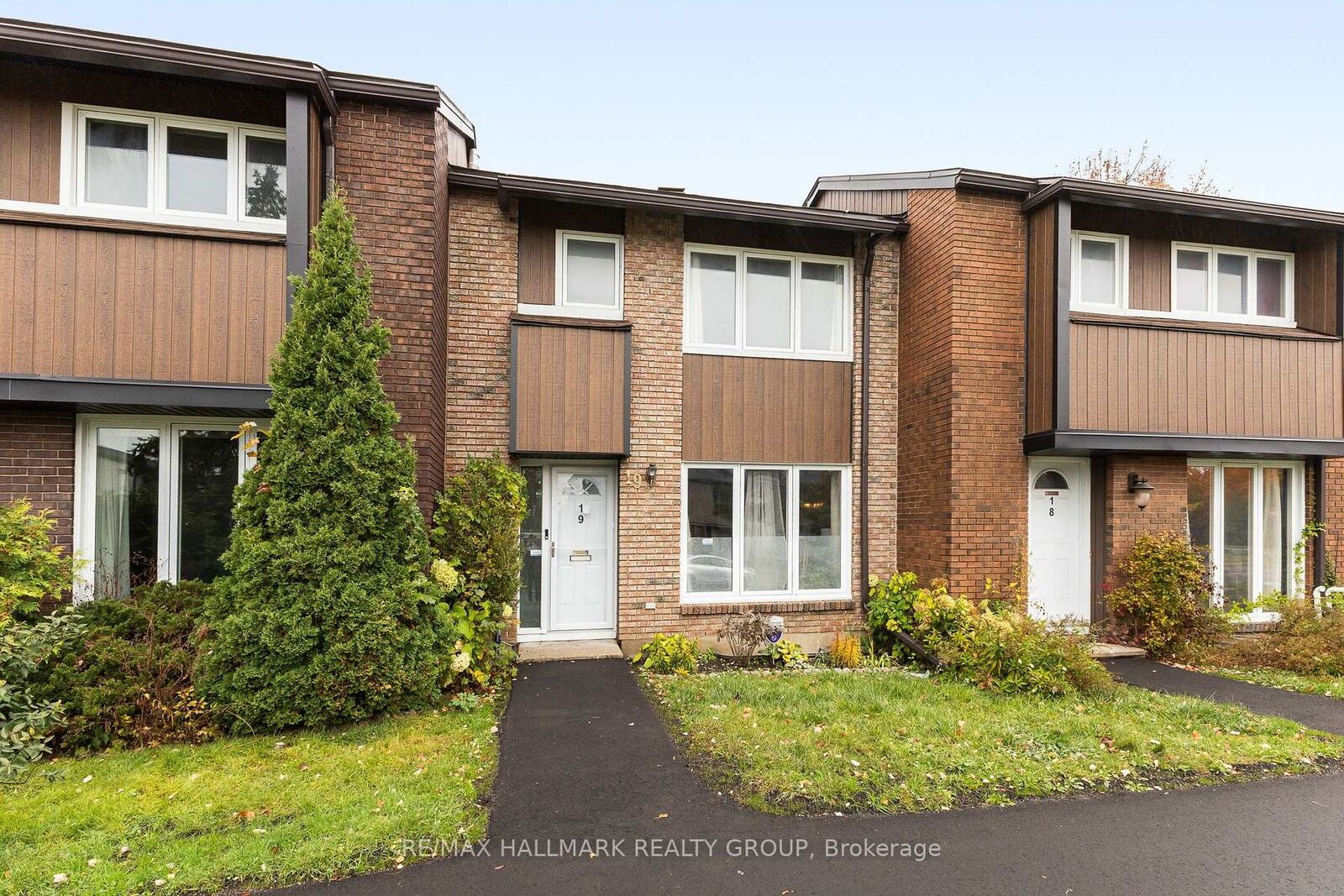 Property Photo:  1900 Marquis Avenue 19  ON K1J 8J2 